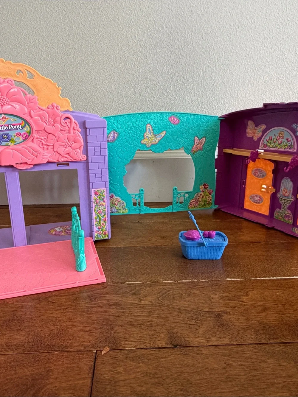 Vintage 1997 My Little Pony Pony Garden Playcase in box!